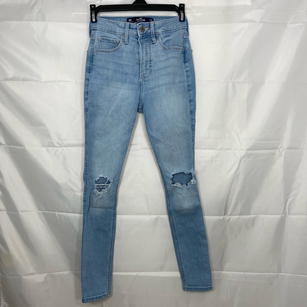 EUC Hollister women’s light wash curvy high-rise super skinny ripped denim jeans